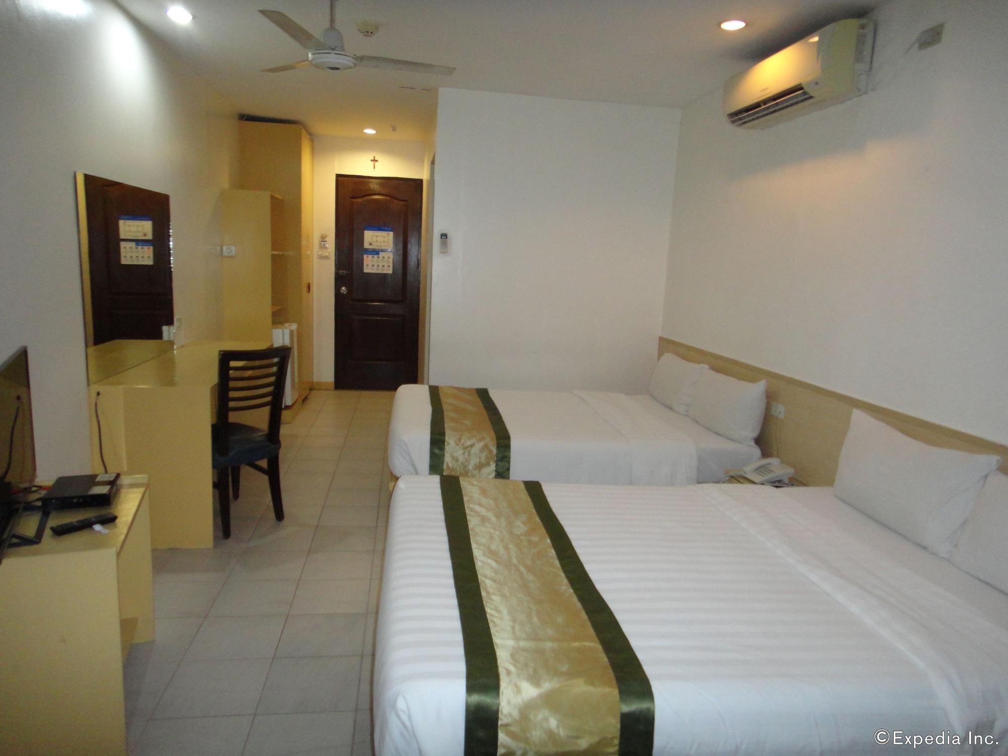 Hotel Pier Cuatro Cebu Stadt Exterior foto