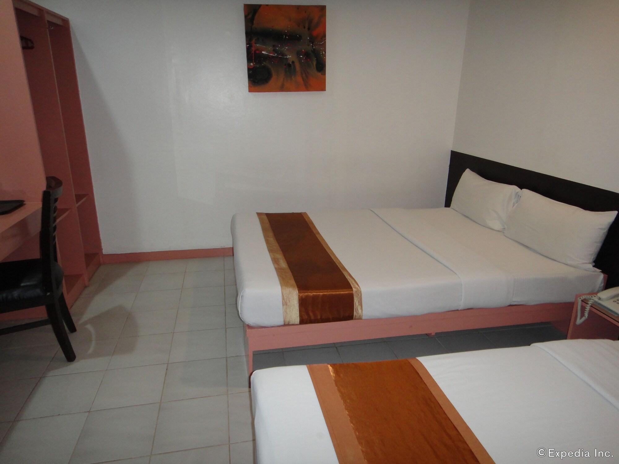 Hotel Pier Cuatro Cebu Stadt Exterior foto