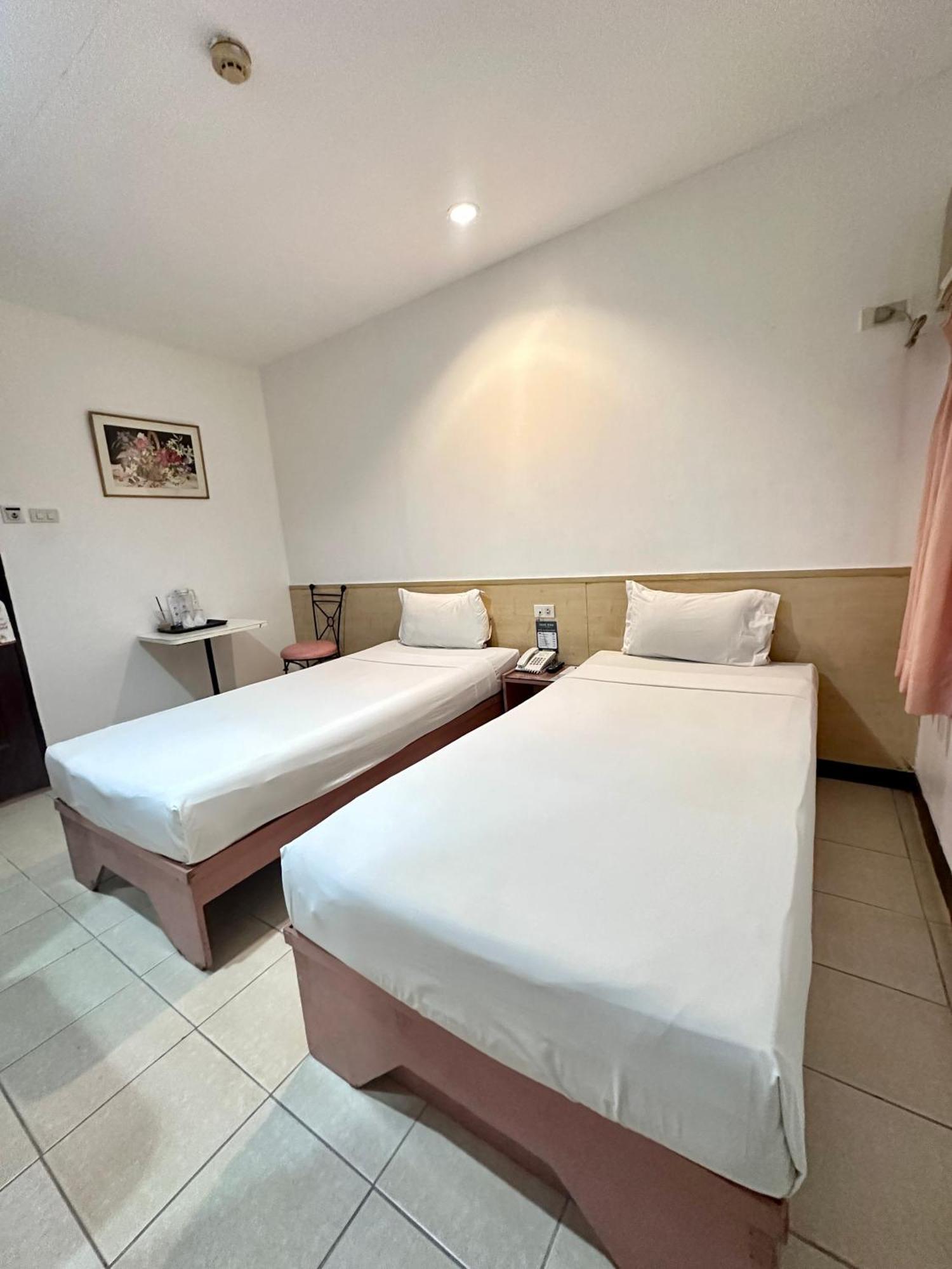 Hotel Pier Cuatro Cebu Stadt Exterior foto