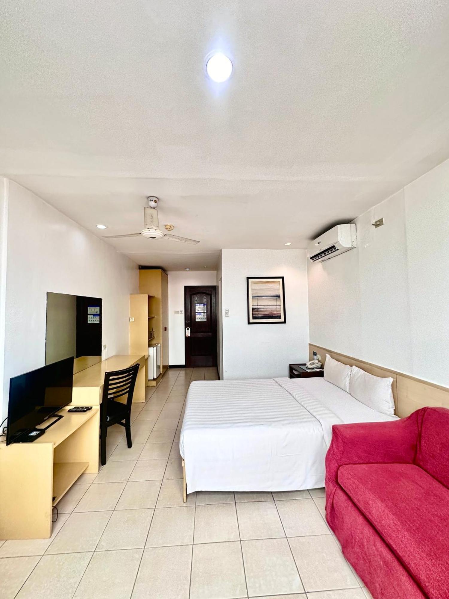Hotel Pier Cuatro Cebu Stadt Exterior foto