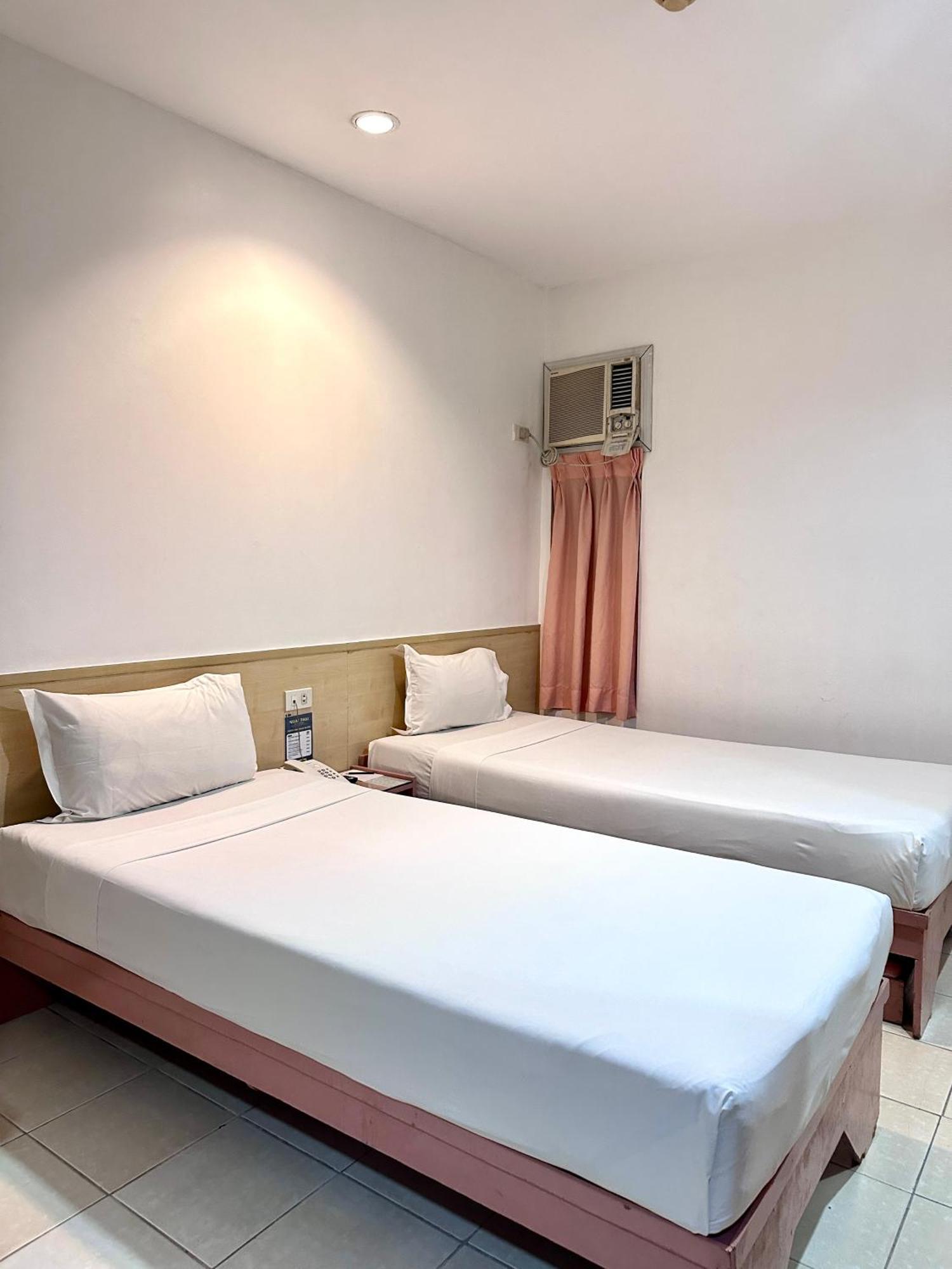 Hotel Pier Cuatro Cebu Stadt Exterior foto